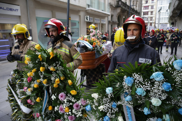 Archivo - Protesta de bomberos comarcales de Galicia