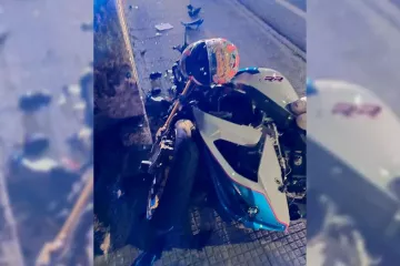 Estado de la moto tras el accidente en Meira en una foto cedida a Faro de Vigo