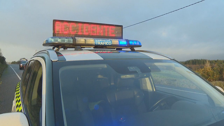Largas retenciones en Lugo por una colision frontal entre dos coches y un camión que deja un fallecido