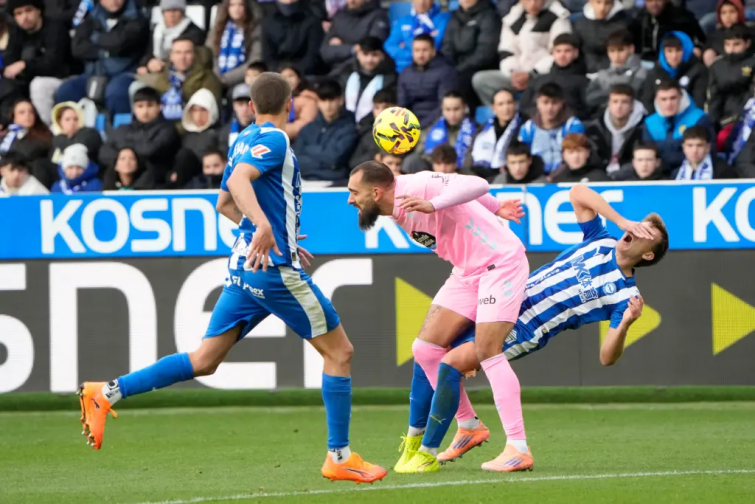 Aspas saca petróleo y da la victoria al Celta en un espeso Mendizorroza (0-1)
