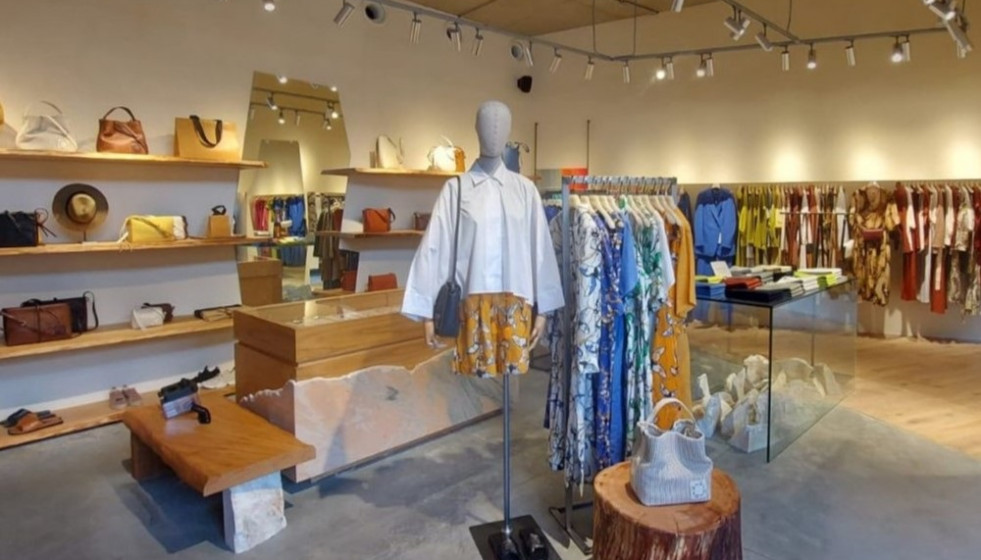 Archivo - Adolfo Domínguez logra beneficios en un primer semestre por primera vez en 15 años.