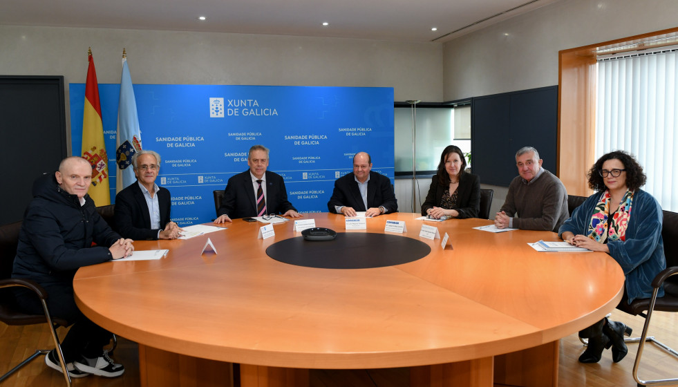 El conselleiro de Sanidade, Antonio Gómez Caamaño, reunido con los empresarios barbanzanos