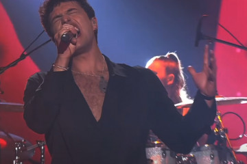 Tinho cantando Tempestades de Sal de María Xosé Silvar en OT