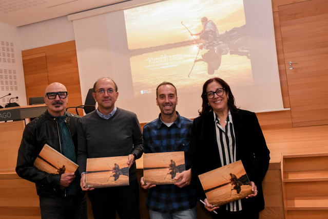 Presentación del cartel de muestra de la exposición fotográfica de Manuel Valcarcel