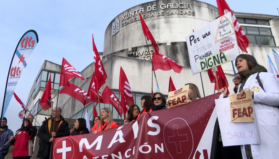 Concentración de la CIG con motivo de la huelga en Atención Primaria. Frente a la Consellería de Sanidade. En Santiago de Compostela.