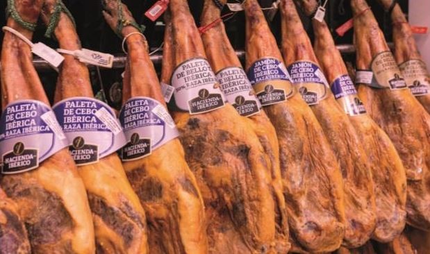 Quesos picantes y jamones ibéricos, dos de los productos estrella de la oferta de Mercadona para Navidad