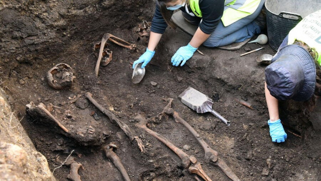 El laboratorio Imelga y la USC hacen el análisis de los restos de cuatro cuerpos exhumados en Luou (A Coruña).