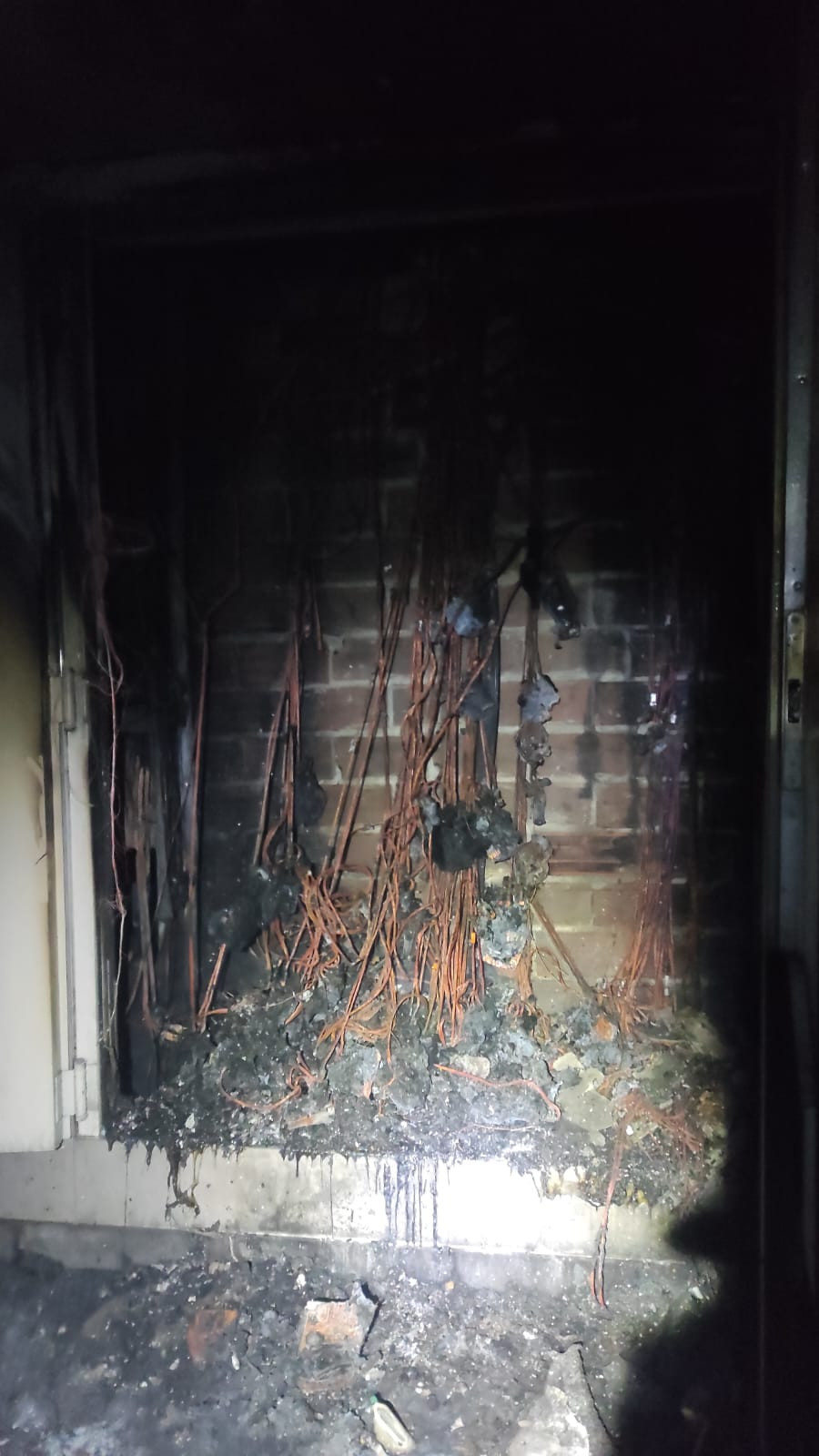 Cuadro elu00e9ctrico del edificio de San Isidoro en una imagen de los bomberos de A Coruu00f1a