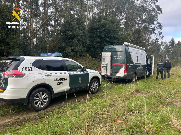 Hallan una granda de mortero de la Guerra Civil escondida durante décadas en un sótano de Ortigueira