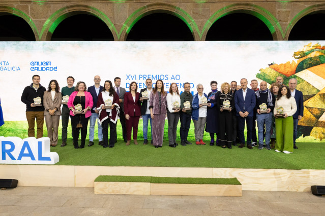 Ganadores y representantes políticos en los XVI Premios de Desarollo Rural