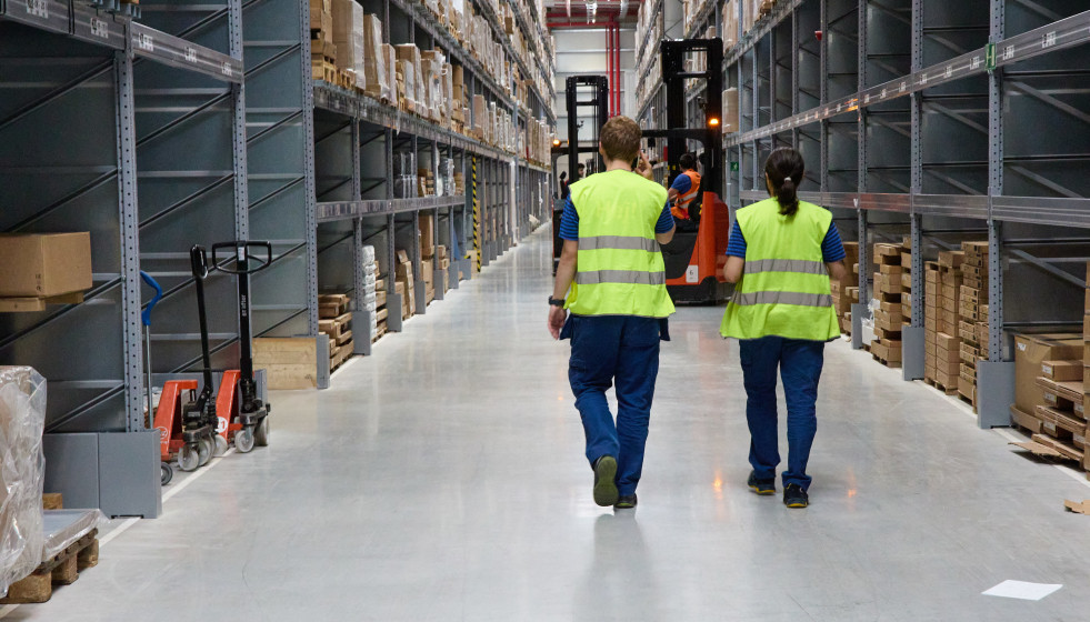 Archivo - Trabajadores de Ikea el día de la inauguración de un centro logístico de Ikea, en San Sebastián de los Reyes, a 26 de junio de 2023, en Madrid (España). Este nuevo centro logístico, qu