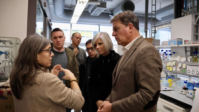 El secretario xeral del PSdeG, José Ramón Gómez Besteiro, junto a otros cargos socialistas, visita el CIQUS