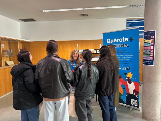 Mesa informativa Quérote+