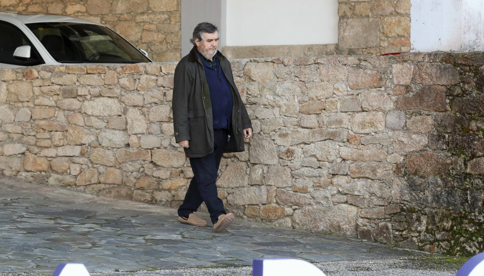 El dueño de Sargadelos, Segismundo García, a su salida de la fábrica, a 28 de noviembre de 2025, en Cervo, Lugo, Galicia (España). El dueño de Sargadelos, Segismundo García, ha vuelto a ordenar 