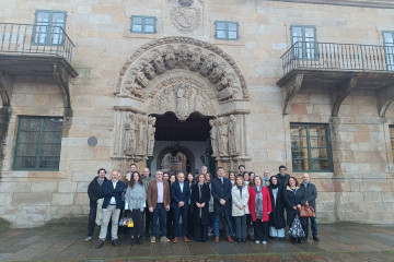 La catedrática Maite Flores junto a su equipo