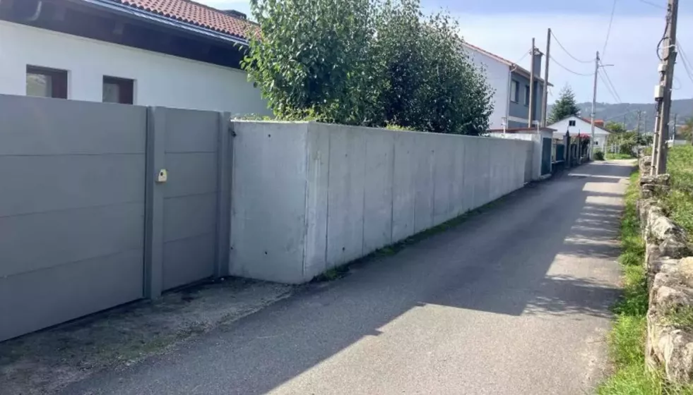 Muro de la antigua casa de Feijóo que la Justicia manda derribar