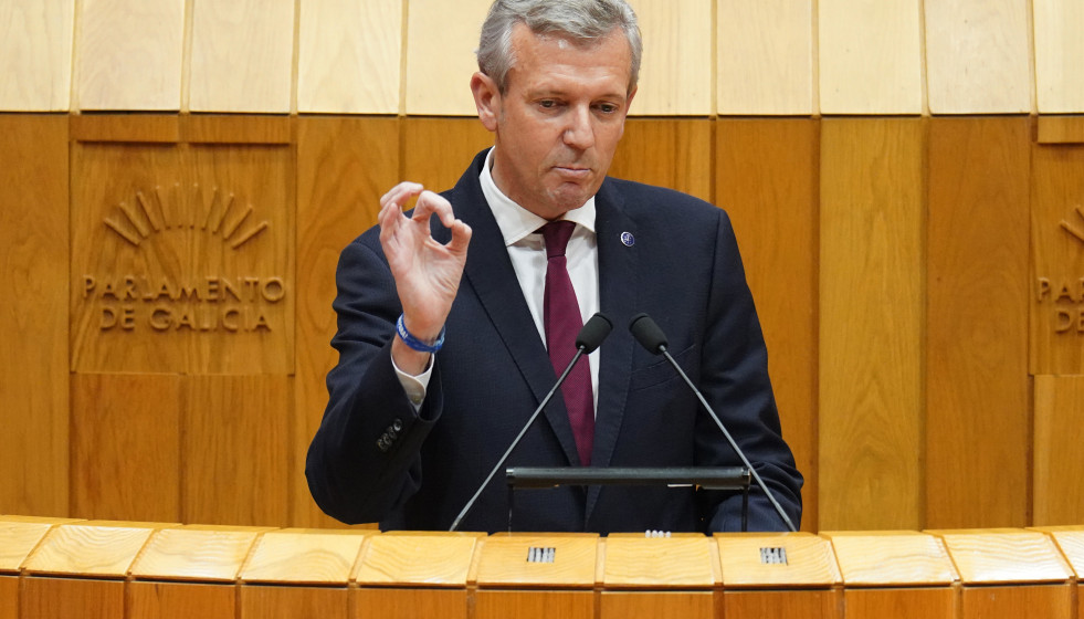 Archivo - El presidente de la Xunta, Alfonso Rueda, interviene en el pleno. Foto de archivo.