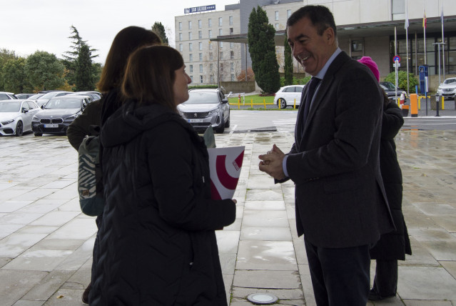 Delegadas de la CIG-Ensino y STEG con el conselleiro de Educación