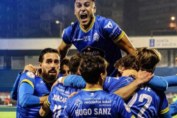 El Ourense CF celebra su gesta copera frente al Girona