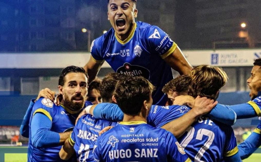 El Ourense CF celebra su gesta copera frente al Girona