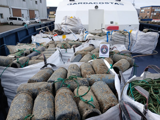 Cacharros decomisados por el Servizo de Gardacostas de Galicia.