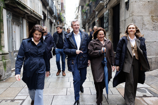 Allegue, Rueda, Ortiz y Sánchez en un paseo por el Casco Vello de Vigo este jueves.