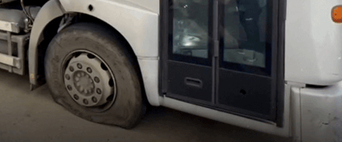 Sabotaje a varios autobuses en Negreira el día antes de la huelga en el transporte