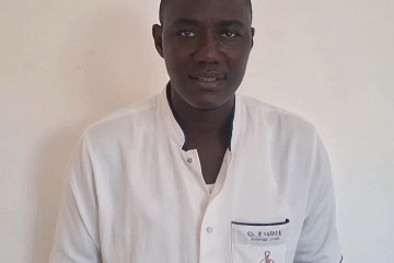 Gade Ngom, supervisor del Servicio de Nefrología y Hemodiálisis del Centro Hospitalario Regional de Thiès (Senegal).