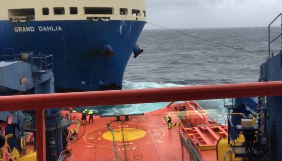 Fotografía Del Grand Dahlia Tomada Desde El Buque Don Inda.