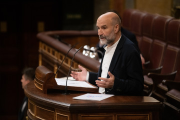 El diputado del BNG Néstor Rego, interviene durante una sesión plenaria, en el Congreso de los Diputados, a 27 de noviembre de 2025, en Madrid.