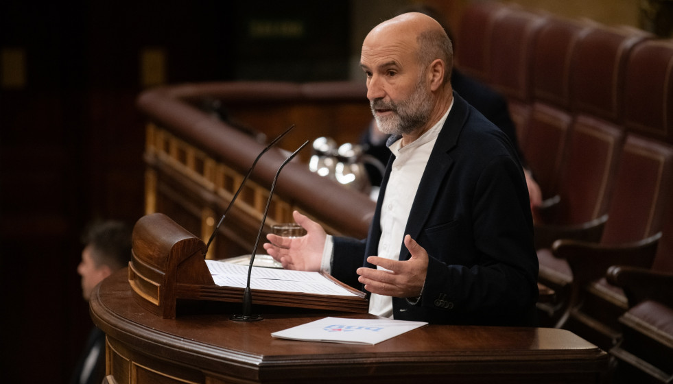 El diputado del BNG Néstor Rego, interviene durante una sesión plenaria, en el Congreso de los Diputados, a 27 de noviembre de 2025, en Madrid.