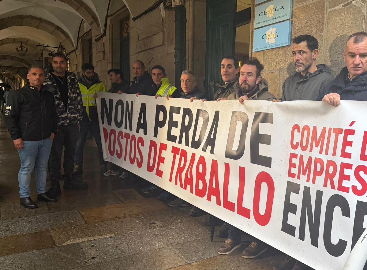 Protesta de los trabajadores de ENCE frente a la sede de la Confederaciu00f3n de Empresarios este viernes