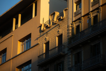 Archivo - Edificios con viviendas, a 11 de enero de 2022, en Barcelona, Cataluña (España). La vivienda en España ha aumentado su precio un 3,5% en julio comparado con el mismo mes del año pasado y