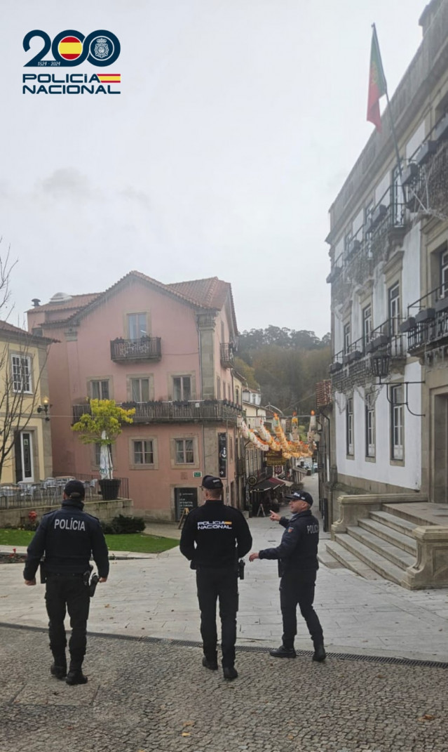 Policías nacionales patrullando en Santa María da Feira (Portugal) en el marco del proyecto 'Comisarías Europeas'.