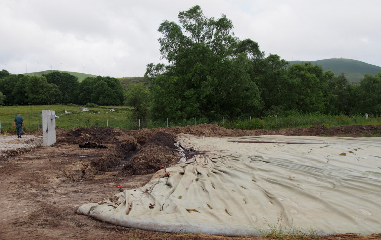 Investigan a una explotación ganadera de Muras por verter purines al río Landro