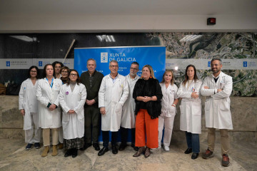 El conselleiro de Sanidade, Antonio Gómez Caamaño, antes de una reunión con el personal de enfermería del Hospital Materno Infantil Teresa Herrera de A Coruña para abordar la vacunación extraord