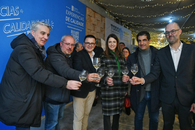 Inauguración de la feria 'Artesanía, Saber y Sabor' en Ribadavia, a 5 de diciembre de 2025.