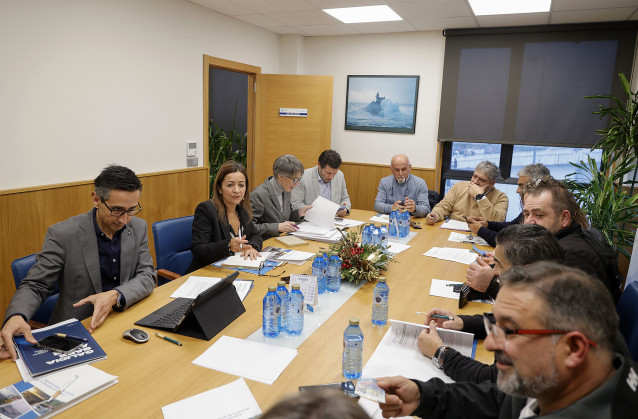 La conselleira do Mar, Marta Villaverde, ha mantenido este viernes una reunión con representantes de la Federación Provincial de Cofradías de Pontevedra.