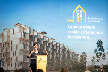 La ministra de Vivienda y Agenda Urbana, Isabel Rodríguez, interviene durante la presentación de la Entidad Estatal de Vivienda, en el Espacio Rastro, a 4 de diciembre de 2025, en Madrid (España). 