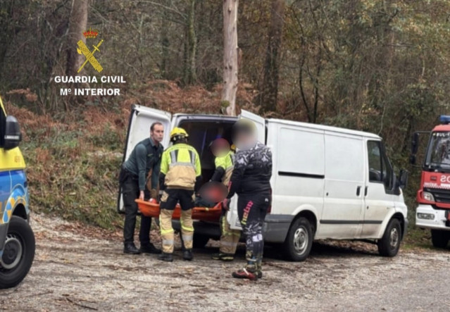 Rescatado un motorista de 59 años en una zona de monte de Moaña, tras sufrir una caída mientras practicaba trial.