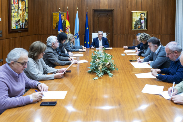 El presidente de la Diputación de Ourense, Luis Menor, preside la junta de Gobierno provincial