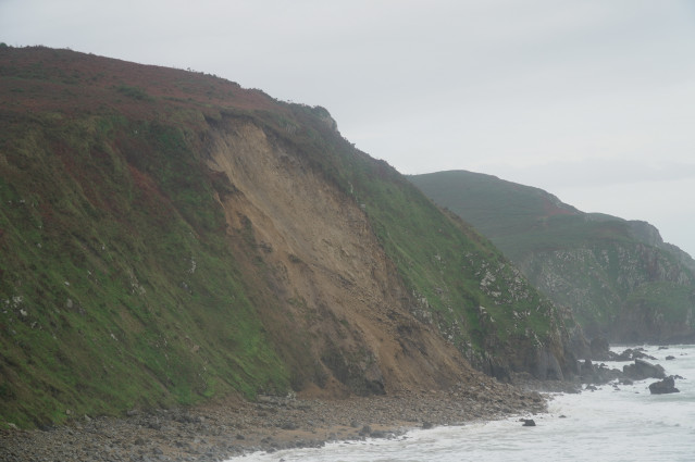 Vista de los desprendimientos en los acantilados de Campelo, a 9 de diciembre de 2025, en Valdoviño, Ferrol