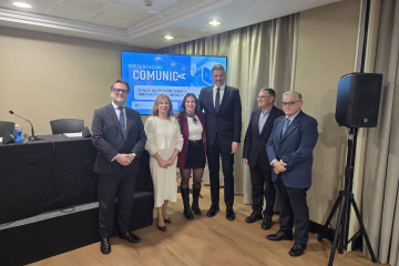 A partir de la izquierda, Adolfo García-Ciaño (Banco Sabadell), María Méndez (APG), Marta Rodríguez (USC), José López Campos (conselleiro), Francisco Campos (USC) y Alberto Barciela (APG), dura