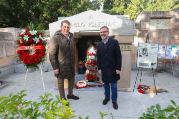 El secretario xeral del PSdeG, José Ramón Besteiro, y el secretario xeral de la Agrupación de Ferrol, Ángel Mato, en Madrid.