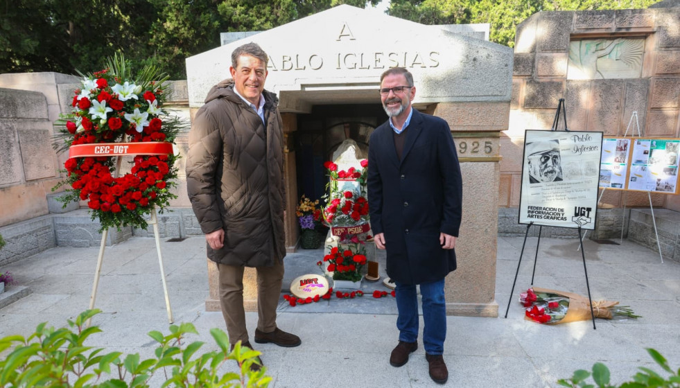 El secretario xeral del PSdeG, José Ramón Besteiro, y el secretario xeral de la Agrupación de Ferrol, Ángel Mato, en Madrid.