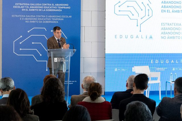 El conselleiro de Educación, Ciencia, Universidades e FP, Román Rodríguez.