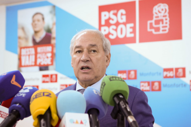 El hasta ahora presidente de la Diputación de Lugo, José Tomé, durante su comparecencia, en la sede del PSdeG-PSOE en Monforte