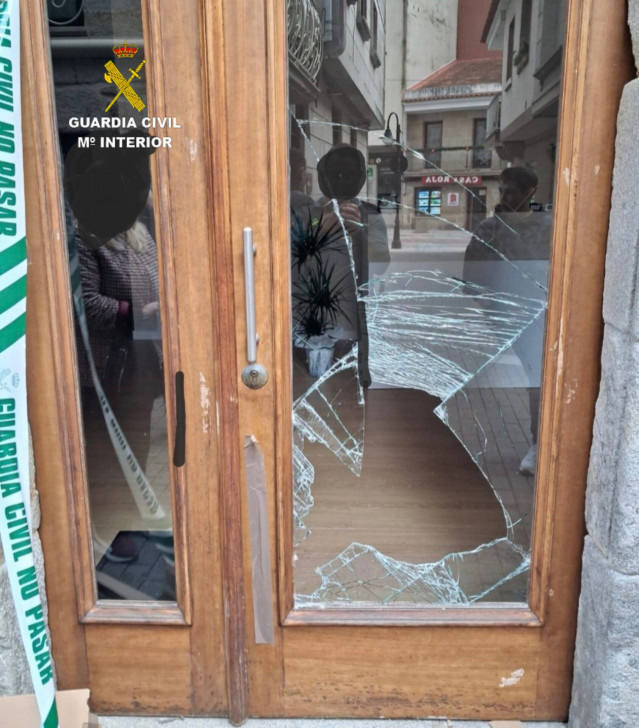 Detenido un vecino de Cangas (Pontevedra) con antecedentes por un robo con fuerza en un establecimiento comercial de la localidad.