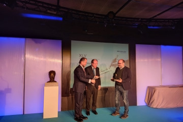 Archivo - Alberto Olmos, último ganador del Premio Internacional Afundación de Periodismo Julio Camba.