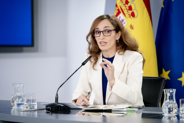 La ministra de Sanidad, Mónica García, durante una rueda de prensa tras la reunión del Consejo de Ministros, en el Palacio de la Moncloa, a 9 de diciembre de 2025, en Madrid (España). El Consejo de Ministros ha aprobado la transformación de Sepes en Casa